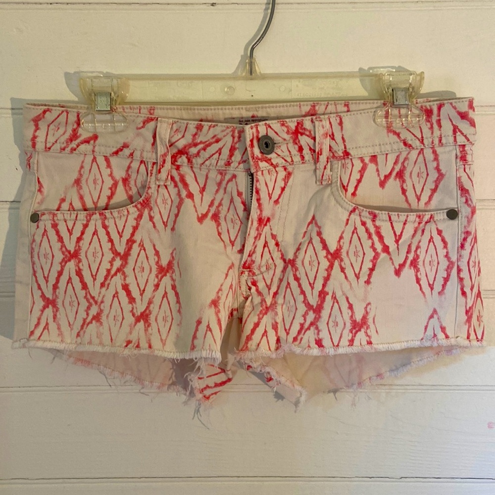 Mudd 5 khaki & pink shorts